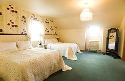 Family bedroom at Cliff View Lodge